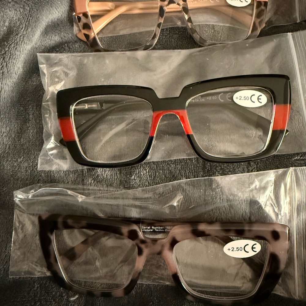 Stylish Women's +2.50 Magnifying Glasses x3